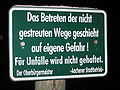 Das betreten von nicht gestreuten Wegen ist... .